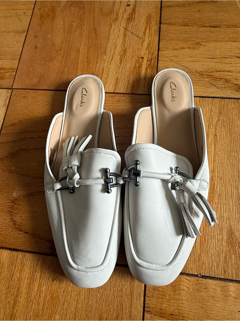New Clarks Leather Pure2 Trim White Mules Size 8.5M No Box